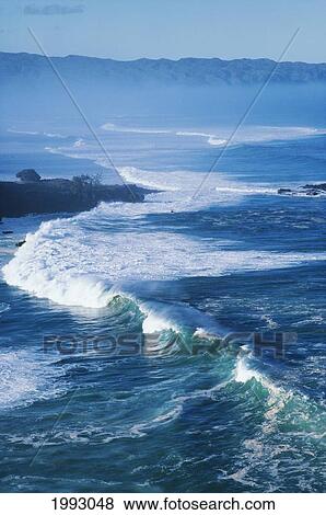 Stock Photo - Hawaii, Oahu, North Shore, Waves At Waimea Bay.. Fotosearch