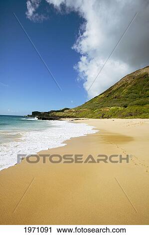 Stock Image - Hawaii, Oahu, Sandy Beach With Koko Head In Background.. Fotosearch