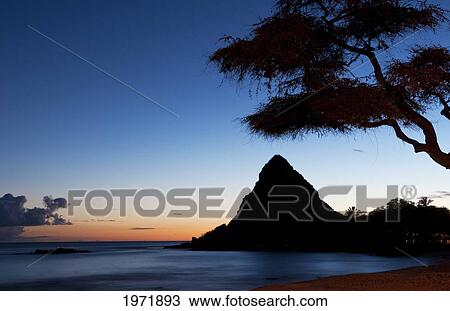 Stock Image - Hawaii, Oahu, Waianae, Pokai Bay At Sunset With Reflection Over Ocean.. Fotosearch