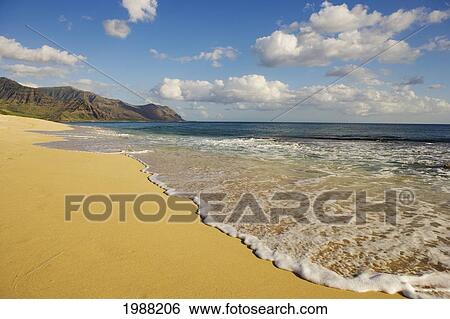 Stock Photograph - Hawaii, Oahu, Yokohama Bay, Waianae, Sandy Beach And Calm Ocean. Fotosearch