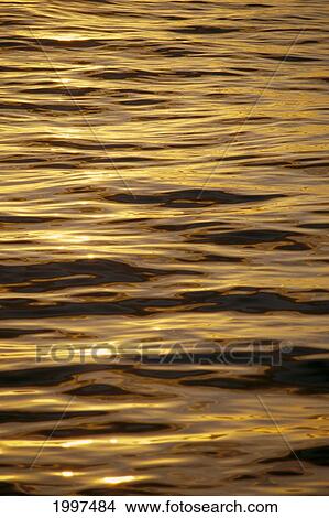 Picture - Hawaii, Sunset Reflection On Ocean Surface, Golden A33G. Fotosearch