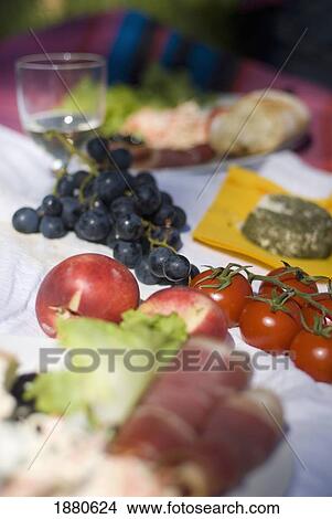 Picture - Healthy Picnic, Close Up. Fotosearch