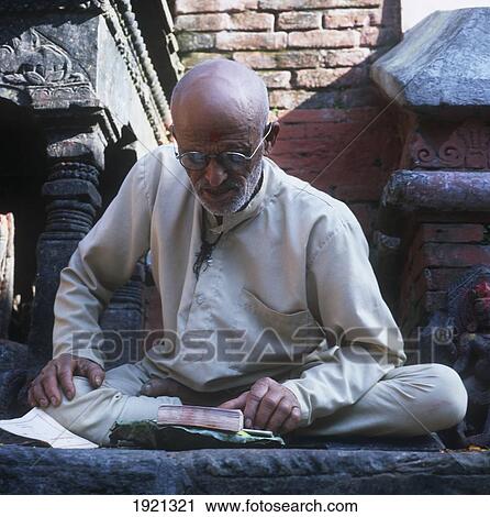 Stock Image - Hindu Man Reading Mantras 3 ÃƒÆ’Ã‚Â¡ÃƒÆ’Ã‚Â¡. Fotosearch