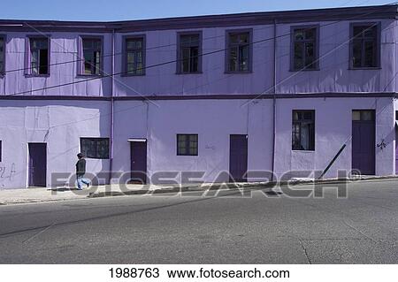 Stock Image - House On Cerro Baron, Valparaiso, Valparaiso Region, Chile. Fotosearch