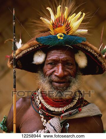 Picture - Huli, wigman from the Southern Highlands Province; Hela Province, Papua New Guinea. Fotosearch