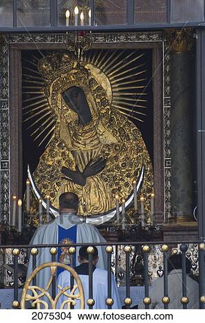 Picture - Image Of The Mother Of Mercy Of The Ausros Vartai (The Gates Of Dawn), Vilnius, Lithuania. Fotosearch