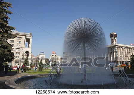 Picture - Independence Square; Kiev, Ukraine. Fotosearch