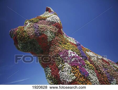 Stock Photo - Jeff Koons Puppy ÃƒÆ’Ã‚Â¡. Fotosearch