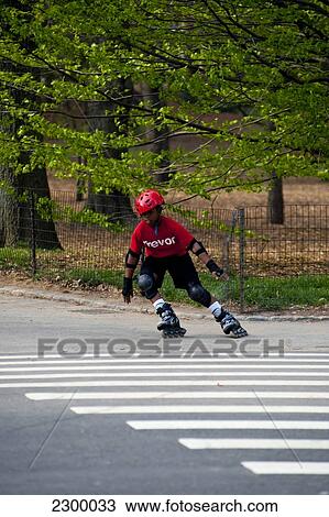 Stock Image - Kids Skating In Central Park, Manhattan, New York, Usa. Fotosearch