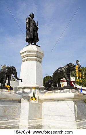 King Rama Ii Of Siam Monument At Wat Arun (Temple Of The Dawn); Bangkok, Thailand View Large Photo Image Picture - King Rama Ii Of Siam Monument At Wat Arun (Temple Of The Dawn); Bangkok, Thailand. Fotosearch