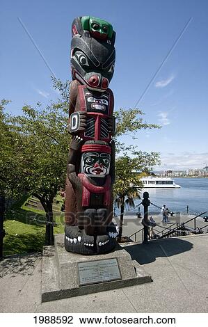 Stock Image - Kwakiutl Bear Pole Carved By Henry Hunt In The Inner Harbor, Victoria, British Columbia, Canada. Fotosearch