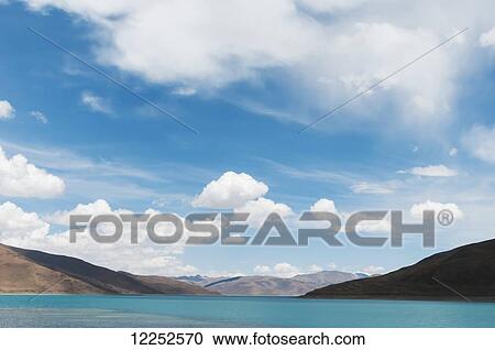 Stock Image - Landscape of Yangzhuo Yongcuo Lake near to Lhasa, Tibetan Friendship Highway; Tibet, China. Fotosearch