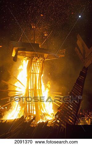 Stock Image - Large Sculpted Bonfire Of Sea Monster Eating Boat On Fire, East Hoathly Bonfire Night, East Sussex, Uk. Fotosearch