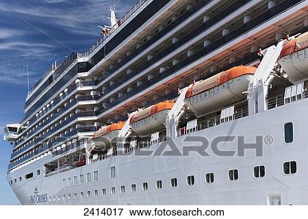 cruise ship lifeboat