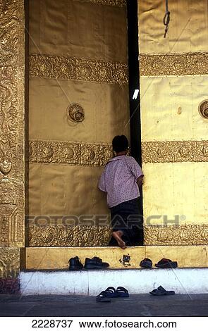 Stock Photo - Little Girl Leaves Shoes Outside At Punakha Dzong, Bhutan Photo: Jill Mead/Axiom. Fotosearch