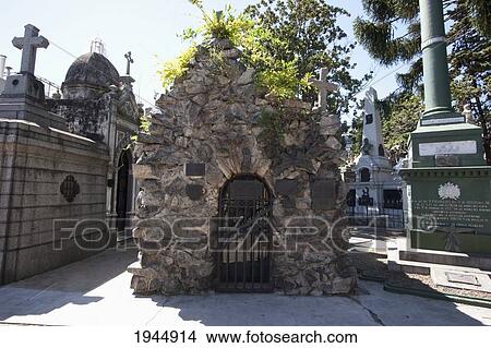 Picture - Mausoleum at the Cementerio de la Recoleta, Buenos Aires, Capital Federal, Argentina. Fotosearch