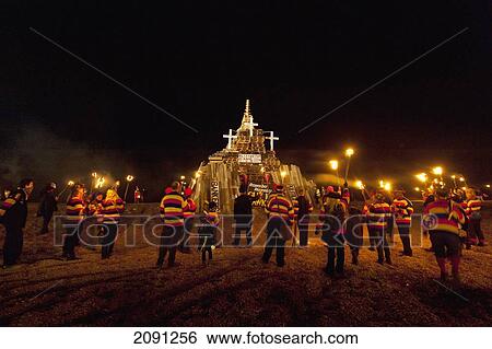 Stock Photograph - Members Of Hastings Bonfire Society Preparing To Light Large Bonfire On Beach, Hastings Bonfire Night, East Sussex, Uk. Fotosearch