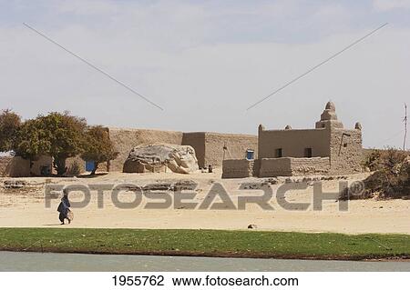 Stock Image - Mosque In A Village Along The Shores Of The Niger River Between Niafunke And Kabara, Mali. Fotosearch