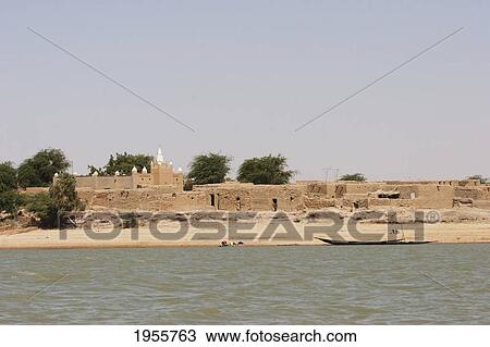 Stock Image - Mosque In A Village Along The Shores Of The Niger River Between Niafunke And Kabara, Mali. Fotosearch