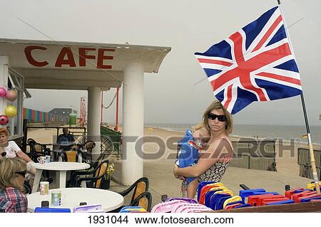 Picture - Mother And Child At A Cafe Near The Beach In Mablethorpe, Lincolnshire; Mablethorpe, Lincolnshire. Fotosearch