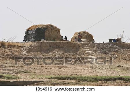 Stock Photograph - Mud houses along the shores of the Niger River between Mopti and Lake Debo, Mali. Fotosearch