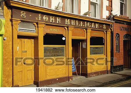 Stock Image - Mulligans Pub On Poolbeg Street; Dublin Ireland. Fotosearch