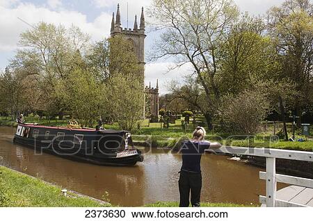 Stock Image - Narrowboat on Kennet and Avon Canal; Hungerford, Berkshire, England. Fotosearch