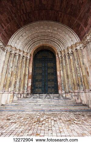 Picture - Neo-Romanesque entrance of Catedral de la Inmaculada ConcepciÃƒÆ’Ã‚Â³n, the New Cathedral, Cuenca, Azuay, Ecuador. Fotosearch