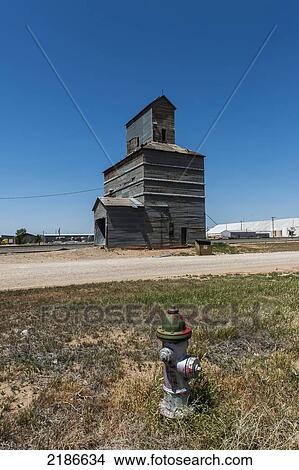 Picture - Old Disused Grain Elevator, Tulia, Texas Panhandle, Usa. Fotosearch