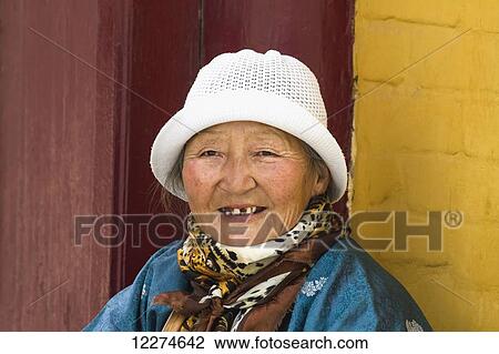 Stock Image - Old woman be the Gandan Monastery (Gandantegchinlen Khiid), Ulaanbaatar (Ulan Bator), Mongolia. Fotosearch