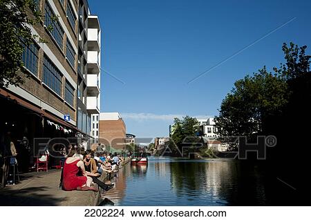 Picture - People Enjoying A Sunny Day In Regents Canal, Shoreditch, East London, London, Uk. Fotosearch