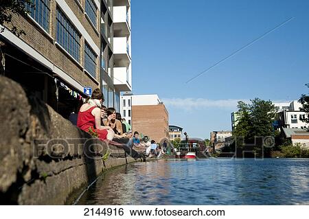 People Enjoying A Sunny Day In Regents Canal, Shoreditch, East London, London, Uk View Large Photo Image Stock Photograph - People Enjoying A Sunny Day In Regents Canal, Shoreditch, East London, London, Uk. Fotosearch
