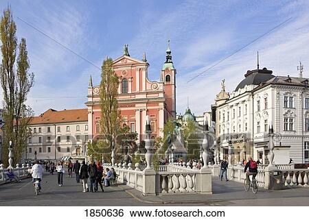 Stock Photograph - People Walking Around A Busy City. Fotosearch