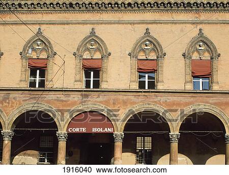 Stock Image - Piazza San Stefano, Arcade ÃƒÆ’Ã‚Â¡ÃƒÆ’Ã‚Â¡. Fotosearch