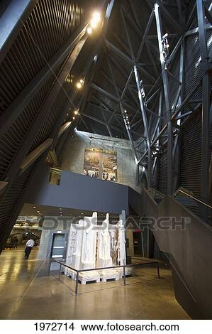 Picture - Plaster Models Of Walter Allward's Sculpture Hope From The Vimy Memorial In The Regeneration Hall At The Canadian War Museum, Ottawa, Ontario, Canada. Fotosearch