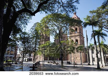 Stock Image - Plaza 24 De Septiembre & Basilica Menor De San Lorenzo, Santa Cruz De La Sierra, Bolivia. Fotosearch