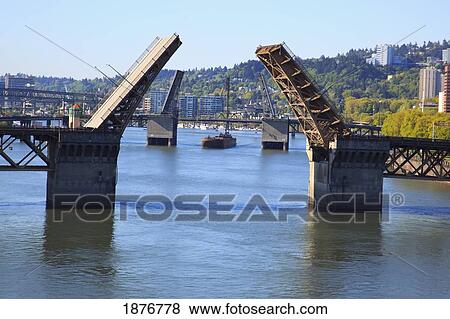 Stock Photo - Portland, Oregon, United States Of America; Downtown Portland And Willamette River. Fotosearch
