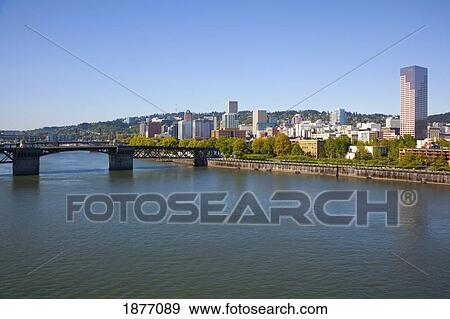 Stock Photo - Portland, Oregon, United States Of America; Downtown Portland And The Willamette River. Fotosearch