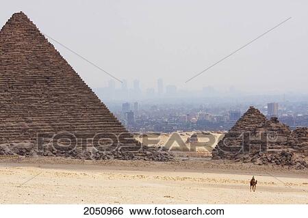 Stock Photograph - Pyramid Of Menkaure (Mycerinus) And Queen's Pyramids, Giza, Al Jizah, Egypt. Fotosearch