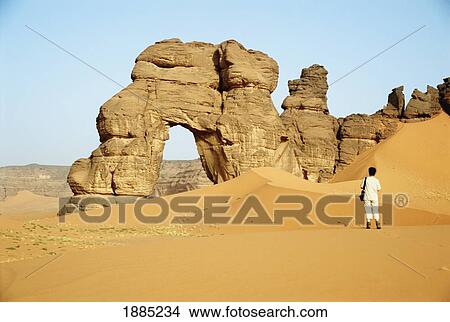 Picture - Rock Arch, Wadi Anchil, Tadrart-Acacus. Fotosearch