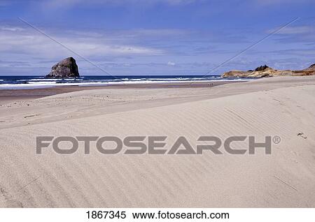 Sand Dune Pattern And Cape Kiwanda, Pacific City, Oregon, Usa View Large Photo Image Stock Photography - Sand Dune Pattern And Cape Kiwanda, Pacific City, Oregon, Usa. Fotosearch