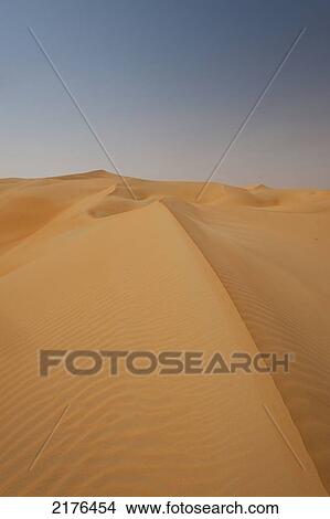 Picture - Sand Dunesliwa, Abu Dhabi, Uae. Fotosearch