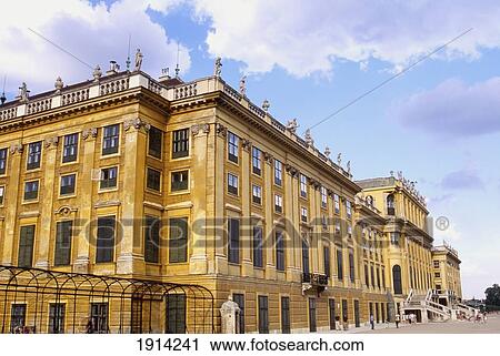 Stock Image - Schloss Schonbrunn. Fotosearch