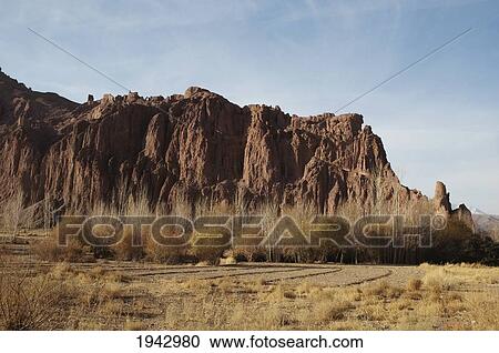 Stock Image - Sharh-E-Zohak (The Red City) And Its Elaborate Towers Guarded The Entrance To Bamiyan During The Reigns Of The Shansabani Kings In The 12Th And 13Th Centuries., Bamian Province, Afghanistan. Fotosearch