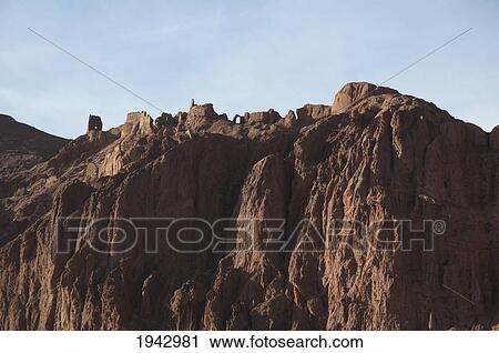 Sharh-E-Zohak (The Red City) And Its Elaborate Towers Guarded The Entrance To Bamiyan During The Reigns Of The Shansabani Kings In The 12Th And 13Th Centuries., Bamian Province, Afghanistan View Large Photo Image Stock Image - Sharh-E-Zohak (The Red City) And Its Elaborate Towers Guarded The Entrance To Bamiyan During The Reigns Of The Shansabani Kings In The 12Th And 13Th Centuries., Bamian Province, Afghanistan. Fotosearch