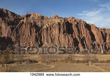 Stock Photo - Sharh-E-Zohak (The Red City) And Its Elaborate Towers Guarded The Entrance To Bamiyan During The Reigns Of The Shansabani Kings In The 12Th And 13Th Centuries., Bamian Province, Afghanistan. Fotosearch