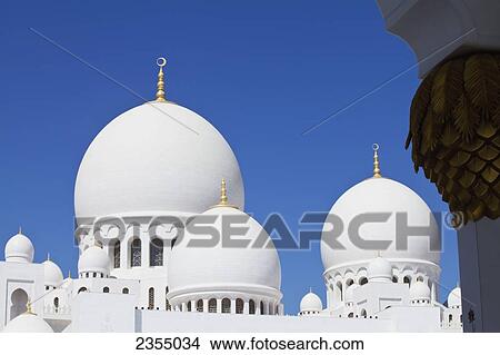 Picture - Sheikh Zayed Grand Mosque; Abu Dhabi, United Arab Emirates. Fotosearch