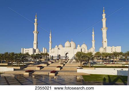 Stock Image - Sheikh Zayed Grand Mosque; Abu Dhabi, United Arab Emirates. Fotosearch