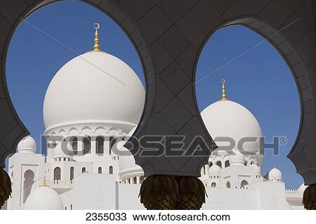 Stock Image - Sheikh Zayed Grand Mosque; Abu Dhabi, United Arab Emirates. Fotosearch