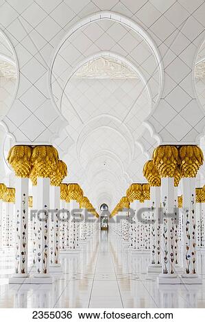 Stock Photograph - Sheikh Zayed Grand Mosque; Abu Dhabi, United Arab Emirates. Fotosearch